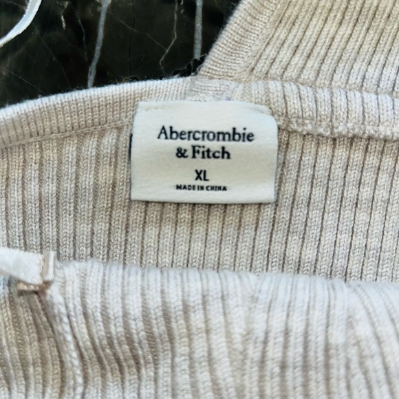 Abercrombie Top with 1/2 Sleeve - Picture 3 of 3